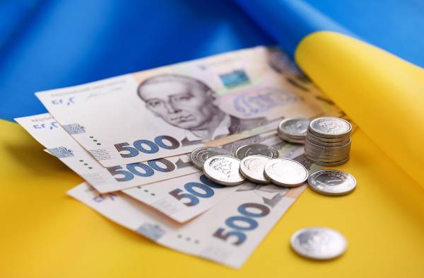 Долар зросте, а мінімальна заробітна плата збільшиться: Кабмін оприлюднив фінансові плани до 2029 року 18 Долар зросте, а мінімальна заробітна плата збільшиться: Кабмін оприлюднив фінансові плани до 2029 року 18