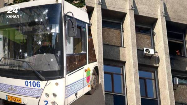 Російські війська протягом дня обстрілювали Запоріжжя: влучили в автобус і будівлю обласної військової адміністрації 3 Російські війська протягом дня обстрілювали Запоріжжя: влучили в автобус і будівлю обласної військової адміністрації 3