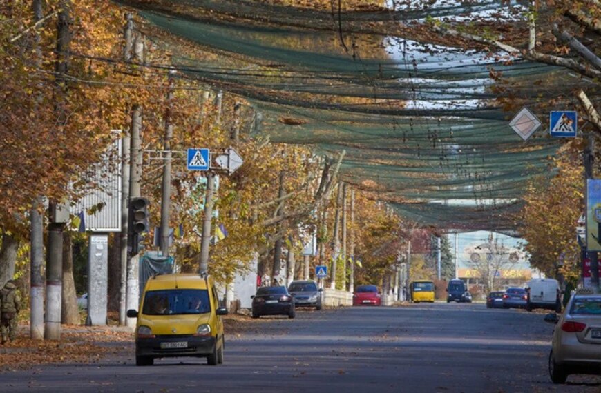 Зранку ворожий дрон атакував маршрутний автобус з пасажирами: є жертви та постраждалі (з фото)