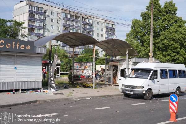 Російські війська атакували житловий квартал Запоріжжя: зафіксовано загиблих, кількість поранених зростає 24