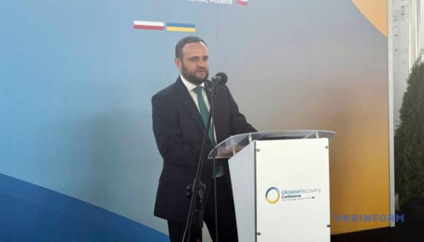 Україна та Польща обговорили питання черг на пунктах пропуску – Кулеба 17