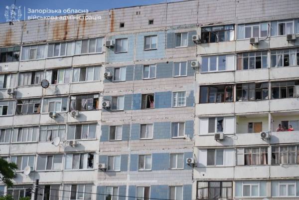 Російські війська атакували житловий квартал Запоріжжя: зафіксовано загиблих, кількість поранених зростає 18