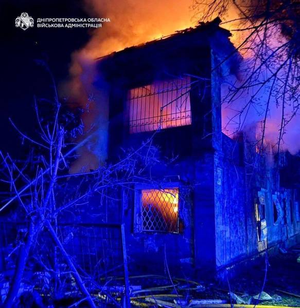 Дітей витягли з-під уламків у Дніпрі: кількість загиблих після російської атаки збільшується 20 Дітей витягли з-під уламків у Дніпрі: кількість загиблих після російської атаки збільшується 20