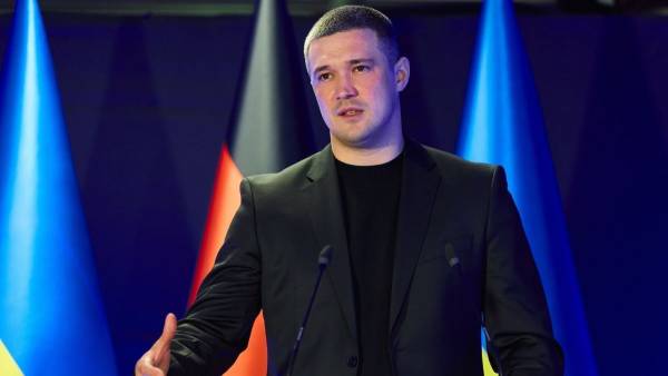 Відповідно до указу президента, звільнення військовослужбовців матиме пріоритет над умовами контрактів, — стверджує Федоров. 9