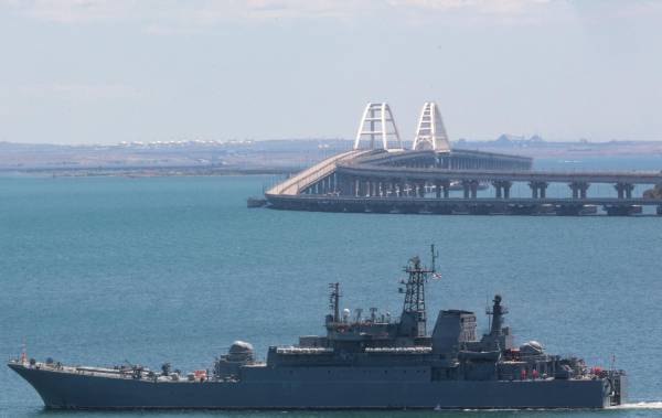 Професіонал збройних сил пояснив, чому Україна наразі не здійснює удари по Кримському мосту. 11 Професіонал збройних сил пояснив, чому Україна наразі не здійснює удари по Кримському мосту. 11