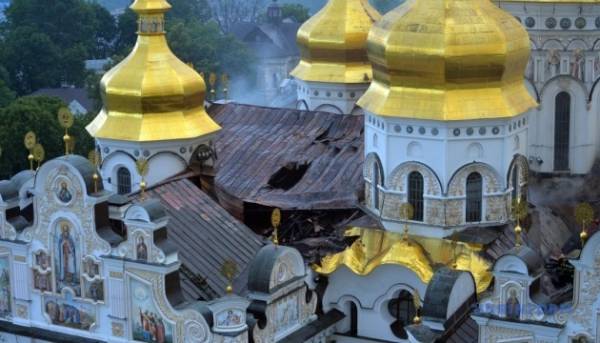 Близько 80% покрівлі Успенського собору постраждали внаслідок нападу РФ, повідомила Бережна