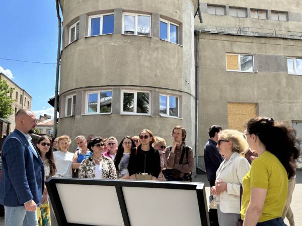 У Києві з'явився інформаційний стенд, присвячений зруйнованій Воскресенській церкві на Подолі 6 У Києві з'явився інформаційний стенд, присвячений зруйнованій Воскресенській церкві на Подолі 6