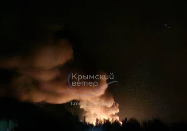 Чотири пожежі спалахнули в Криму після нападу: у будівлі ФСБ, поблизу кордону, на Таврійській ТЕС та у Феодосії. 23 Чотири пожежі спалахнули в Криму після нападу: у будівлі ФСБ, поблизу кордону, на Таврійській ТЕС та у Феодосії. 23