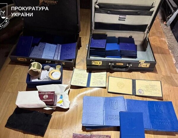ПОРТАЛ новин 89 На Київщині викрито велику схему фальшування офіційних паперів (фото)