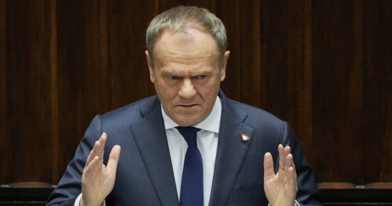 Туск гостро відгукнувся на постанову Навроцького про орден Зеленського: його слова 11 Туск гостро відгукнувся на постанову Навроцького про орден Зеленського: його слова 6