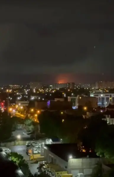 Афіпський НПЗ палає внаслідок масованої атаки безпілотників на Краснодарський край 8 Афіпський НПЗ палає внаслідок масованої атаки безпілотників на Краснодарський край 8