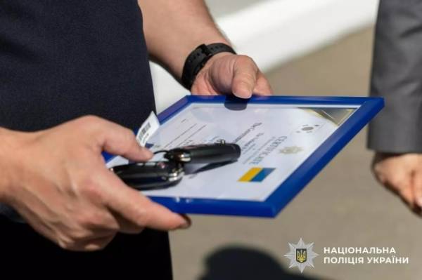 Корейська сторона надала Національній поліції 60 пікапів для виконання службових обов'язків в умовах воєнного стану. 11