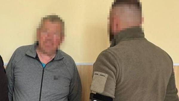 Служба безпеки України затримала агента ФСБ, який надавав інформацію про позиції Сил оборони для російських ударів. 13