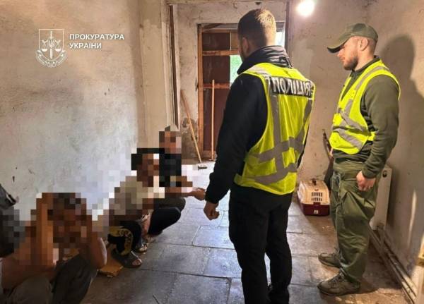 Шукали людей для рабства біля вокзалів: у Києві четверо зловмисників тримали людей у трудовому рабстві 19 Шукали людей для рабства біля вокзалів: у Києві четверо зловмисників тримали людей у трудовому рабстві 19