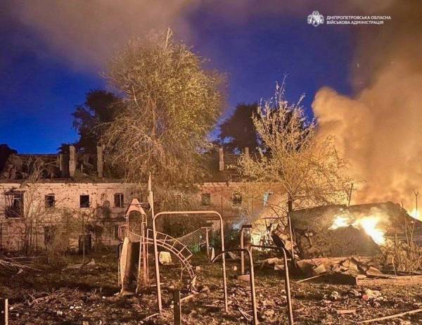 Дітей витягли з-під уламків у Дніпрі: кількість загиблих після російської атаки збільшується 23 Дітей витягли з-під уламків у Дніпрі: кількість загиблих після російської атаки збільшується 23