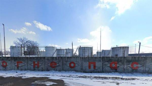 Ключовий об'єкт для Кубані та Адигеї: займання нафтобази в Краснодарському краї охопило 5000 квадратних метрів 13