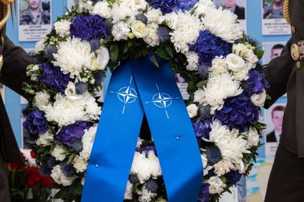 Зеленський та Рютте вшанували пам’ять загиблих українських військових у Києві 16 Зеленський та Рютте вшанували пам’ять загиблих українських військових у Києві 16