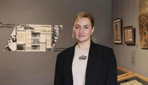 Галерея, яку відвідують як люди, так і небесні створіння 25 Галерея, яку відвідують як люди, так і небесні створіння 25