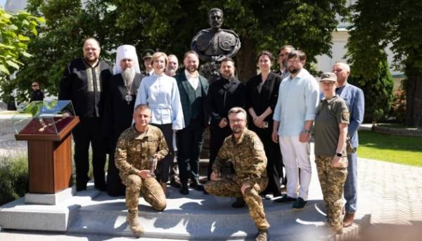 У Києво-Печерській лаврі розмістили погруддя гетьмана Івана Мазепи 15 У Києво-Печерській лаврі розмістили погруддя гетьмана Івана Мазепи 14