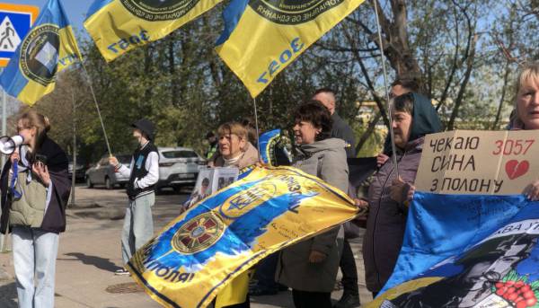 Диригент військового оркестру 12-ї маріупольської бригади Нацгвардії Іван Лужний визволений з полону. 14