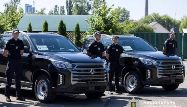 Корейська сторона надала Національній поліції 60 пікапів для&hellip;