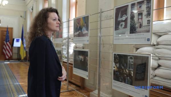 Фотовиставка Укрінформу та посольства Сполучених Штатів відкрилася в Раді до 250-річчя незалежності США. 17