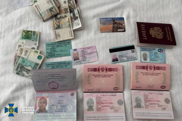 У столиці затримали колишнього міністра енергетики Криму, який співпрацював з Росією. 6 У столиці затримали колишнього міністра енергетики Криму, який співпрацював з Росією. 6