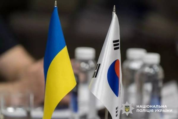 Корейська сторона надала Національній поліції 60 пікапів для виконання службових обов'язків в умовах воєнного стану. 14