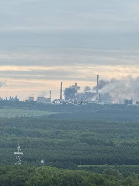 На світанку безпілотники атакували Татарстан: там спалахнула потужна пожежа на надзвичайно значущому для Росії об'єкті 17 На світанку безпілотники атакували Татарстан: там спалахнула потужна пожежа на надзвичайно значущому для Росії об'єкті 17