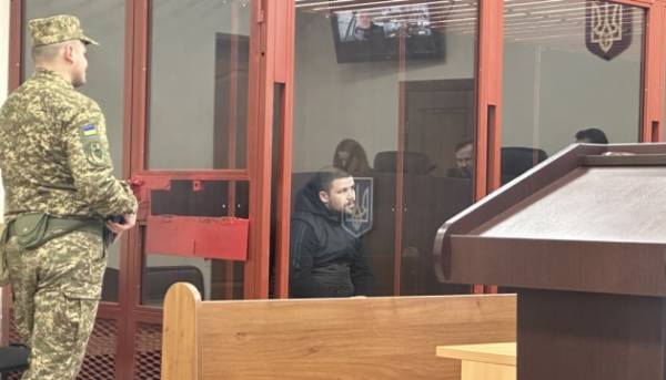 Суд продовжив тримання під вартою для військового Бобилєва, якому інкримінують катування своїх товаришів по зброї, перебуваючи в російському полоні. 1