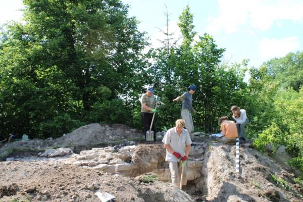На Хмельниччині знайшли залишки фундаменту дзвіниці печерного монастиря 10 На Хмельниччині знайшли залишки фундаменту дзвіниці печерного монастиря 10