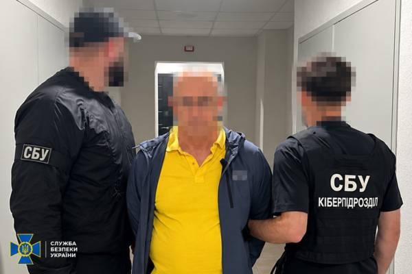 У столиці затримали колишнього міністра енергетики Криму, який співпрацював з Росією. 5 У столиці затримали колишнього міністра енергетики Криму, який співпрацював з Росією. 5