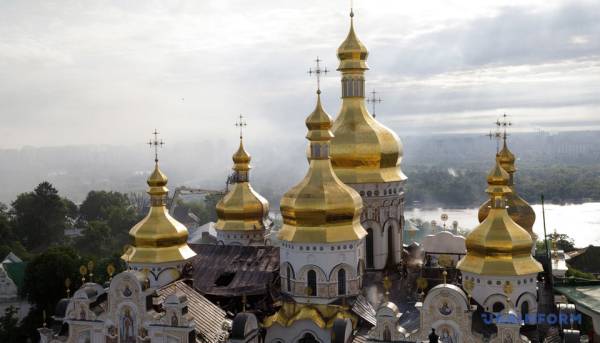 Близько 80% покрівлі Успенського собору постраждали внаслідок нападу РФ, повідомила Бережна 35