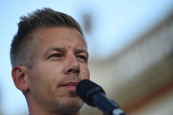 Голова МЗС Угорщини повідомив про незвичайне прохання прем'єр-міністра Орбана стосовно України. 7