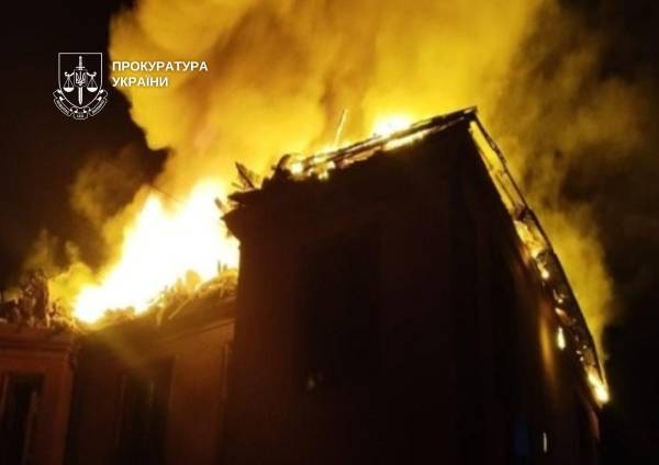 Київ атакували вночі: Російські сили зруйнували офіс Rozetka та бізнес-центр 13 Київ атакували вночі: Російські сили зруйнували офіс Rozetka та бізнес-центр 13