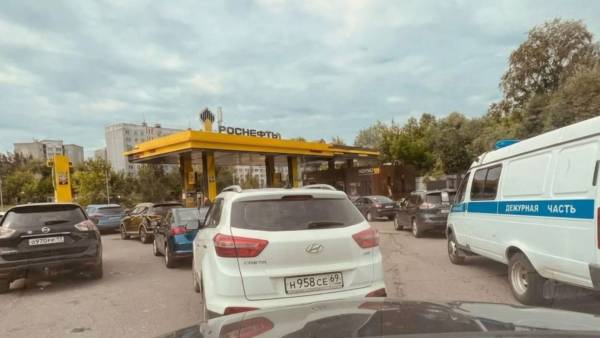 "Все під контролем", проте бензину бракує: у РФ почали говорити про імпорт пального 12 "Все під контролем", проте бензину бракує: у РФ почали говорити про імпорт пального 12