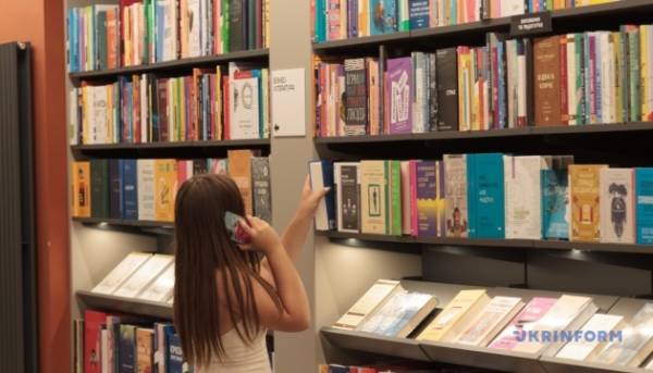 ПОРТАЛ новин 46 Дебютантки здобули британську літературну премію Women’s Prize 2026 року.