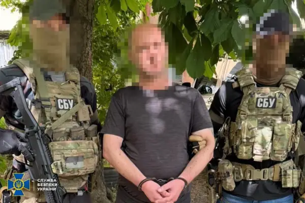 Колишній співробітник Укрзалізниці забезпечував охорону російських військових потягів під час перебування Херсонщини під окупацією. 8