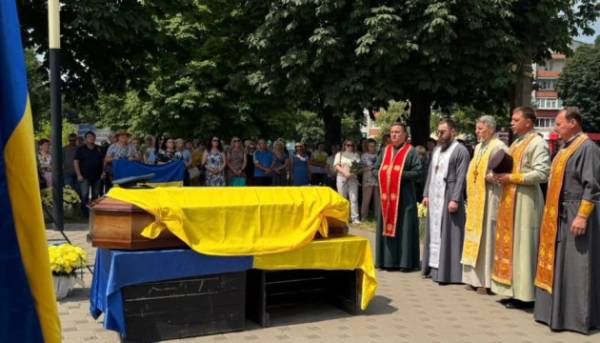 Прощання з пілотом та штурманом, які загинули в авіакатастрофі Су-24М на Хмельницькій землі 15 Прощання з пілотом та штурманом, які загинули в авіакатастрофі Су-24М на Хмельницькій землі 15