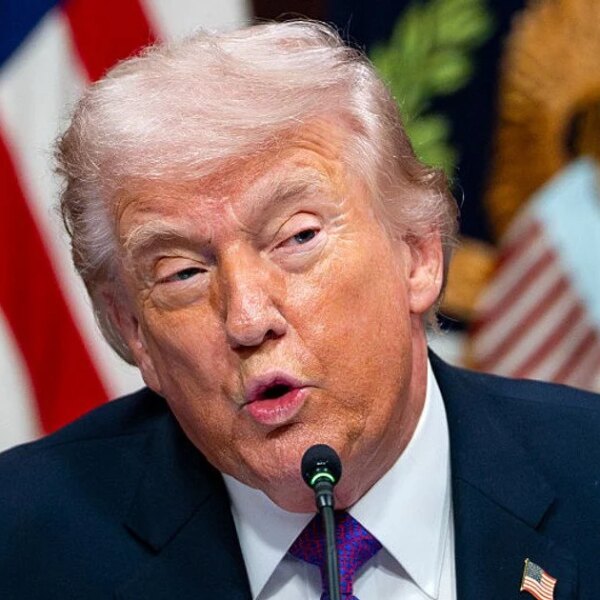 «Не витримали б і двох днів»: Трамп заявив, що він урятував Україну на початку війни