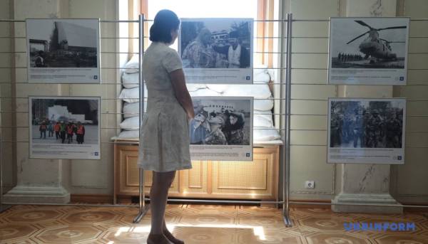 Фотовиставка Укрінформу та посольства Сполучених Штатів відкрилася в Раді до 250-річчя незалежності США. 31 Фотовиставка Укрінформу та посольства Сполучених Штатів відкрилася в Раді до 250-річчя незалежності США. 31
