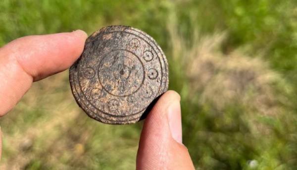 Поблизу Галича дослідники виявили кістяну ігрову фішку, що датується XI-XIII століттями. 5 Поблизу Галича дослідники виявили кістяну ігрову фішку, що датується XI-XIII століттями. 3