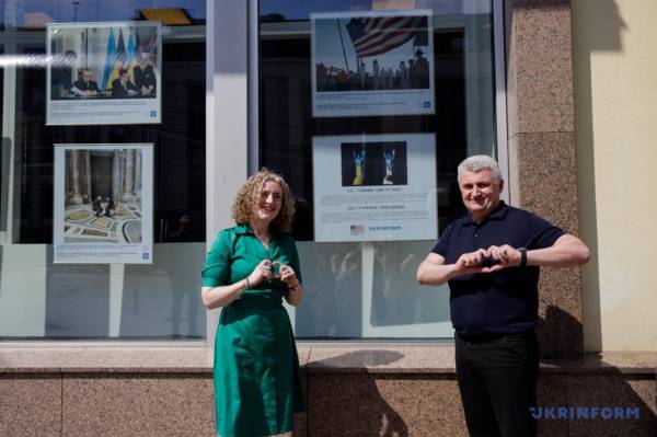 Укрінформ спільно з американським посольством презентував фотовиставку, присвячену 250-річчю незалежності Сполучених Штатів. 13 Укрінформ спільно з американським посольством презентував фотовиставку, присвячену 250-річчю незалежності Сполучених Штатів. 13