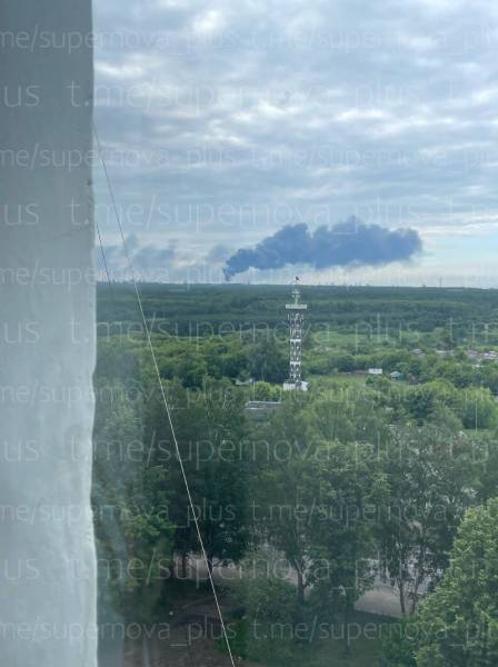 На світанку безпілотники атакували Татарстан: там спалахнула потужна пожежа на надзвичайно значущому для Росії об'єкті 22 На світанку безпілотники атакували Татарстан: там спалахнула потужна пожежа на надзвичайно значущому для Росії об'єкті 22