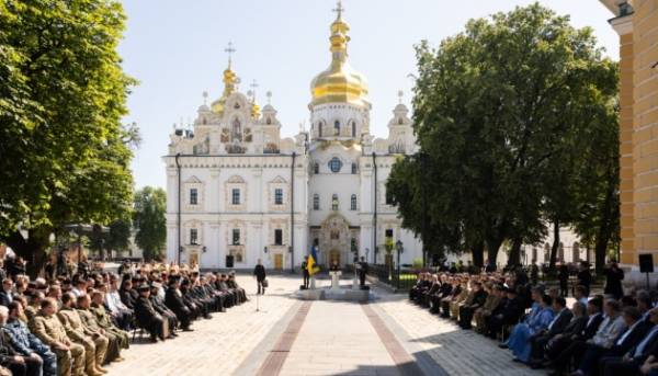 Зеленський затвердив розпорядження про підготовку до відзначення тисячолітнього ювілею Києво-Печерської лаври 17 Зеленський затвердив розпорядження про підготовку до відзначення тисячолітнього ювілею Києво-Печерської лаври 16
