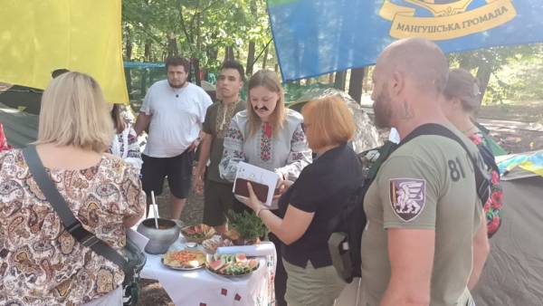 Протягом сезону варто вжити 12 тарілок козацького борщу. 14 Протягом сезону варто вжити 12 тарілок козацького борщу. 14