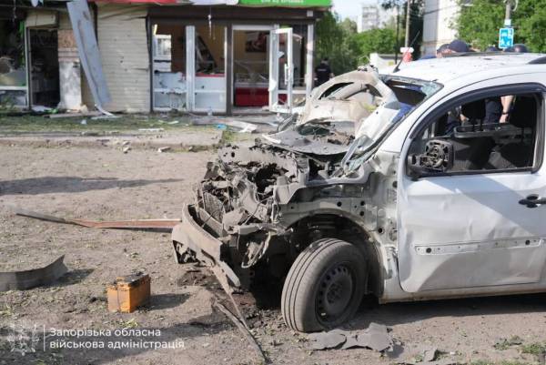 Російські війська атакували житловий квартал Запоріжжя: зафіксовано загиблих, кількість поранених зростає 23