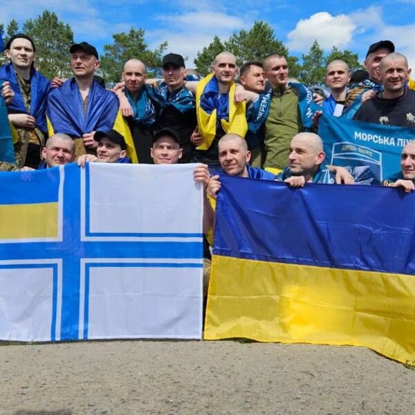 Понад чотири роки в очікуванні: чоловік і син звільнені з російського полону одночасно.