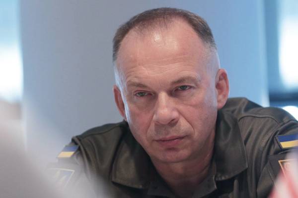 Скандальна ситуація в "Скелі": Офіс Президента України коментує, чи є вагомі причини для відсторонення Сирського від посади. 11