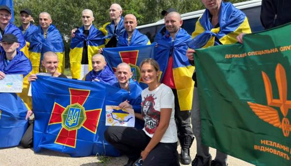 Диригент військового оркестру 12-ї маріупольської бригади Нацгвардії Іван Лужний визволений з полону. 9